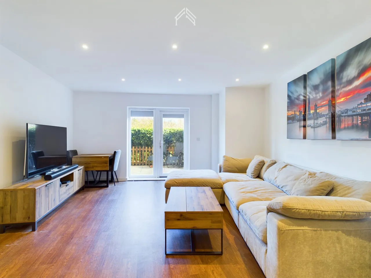 Royal Court, Stanmore HA7 1FT, photo 3