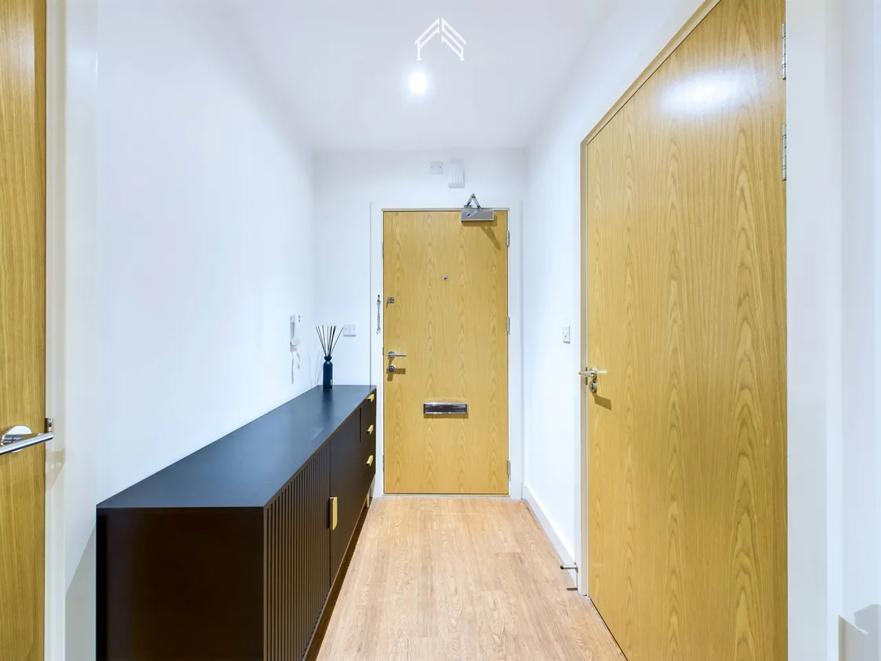 Royal Court, Stanmore HA7 1FT, photo 11