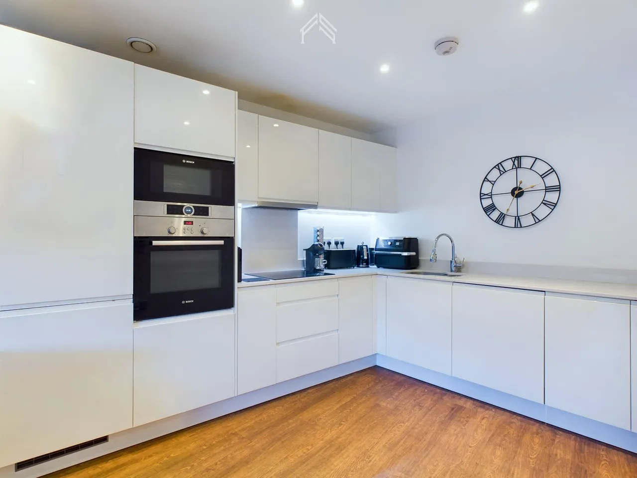 Royal Court, Stanmore HA7 1FT, photo 4