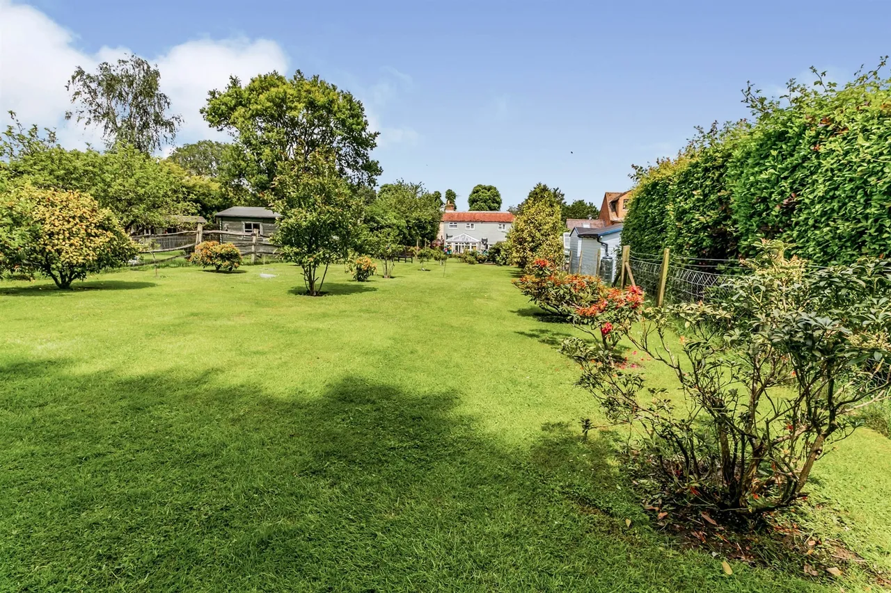 Main Street, Peasmarsh, TN31, photo 13