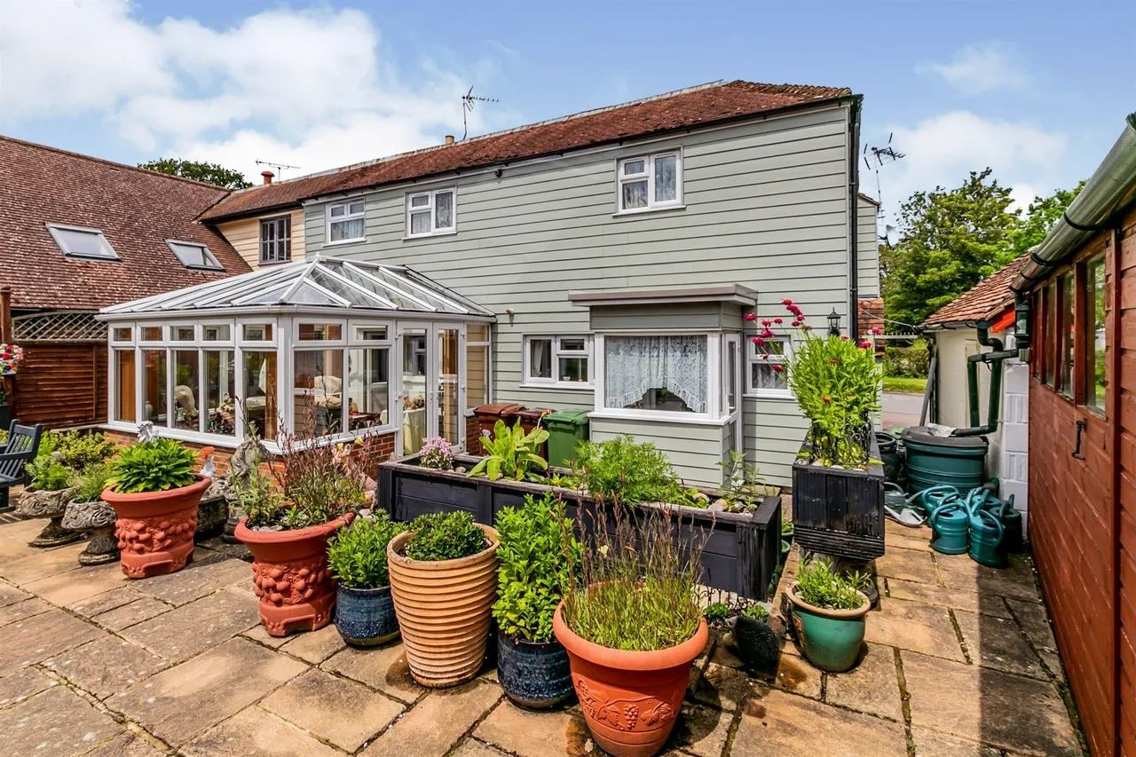 Main Street, Peasmarsh, TN31, photo 12