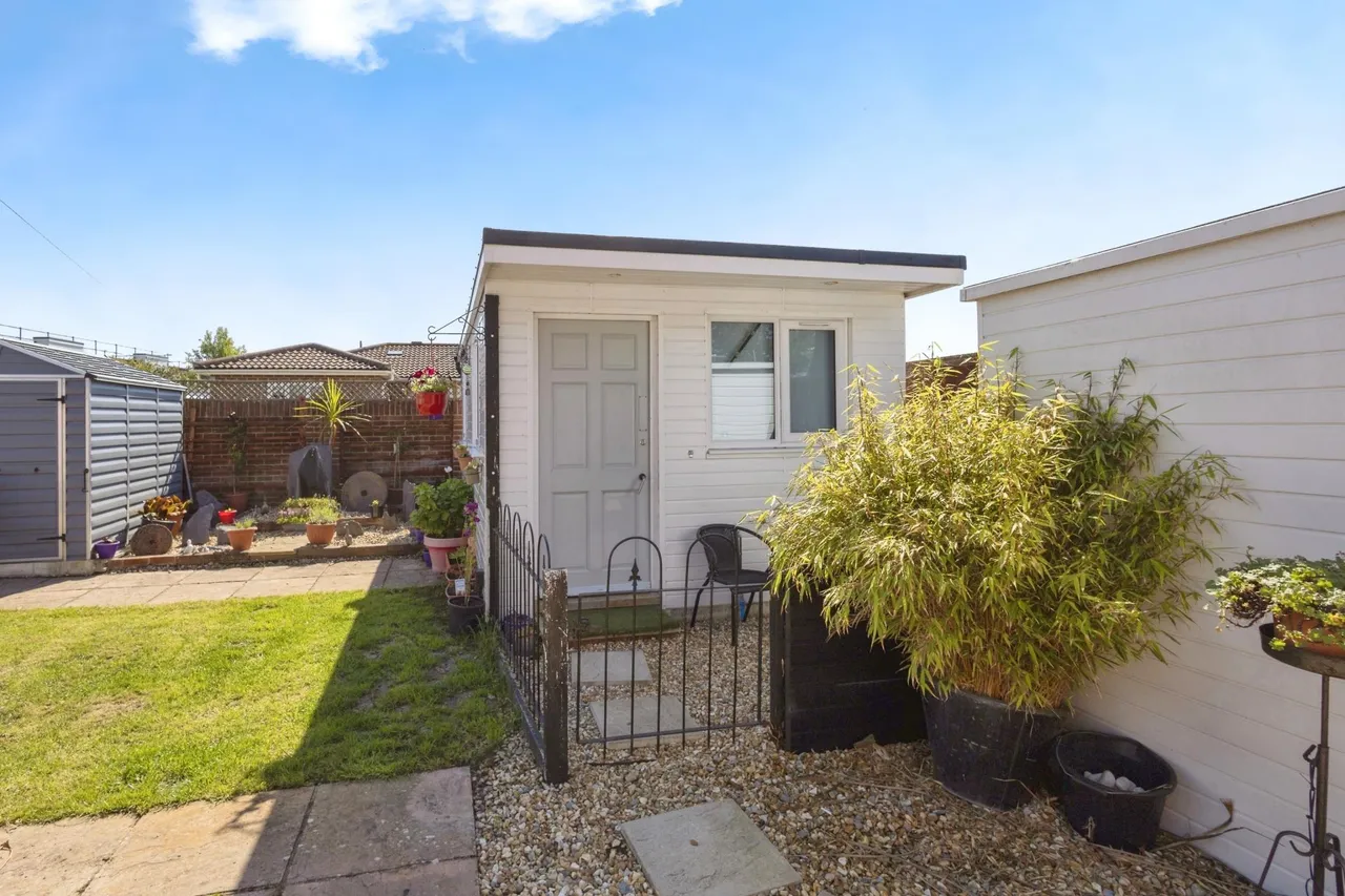 Marshall Road, Hayling Island, PO11, photo 17