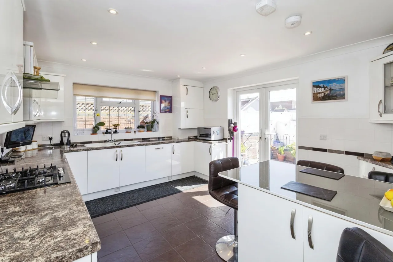 Marshall Road, Hayling Island, PO11, photo 4