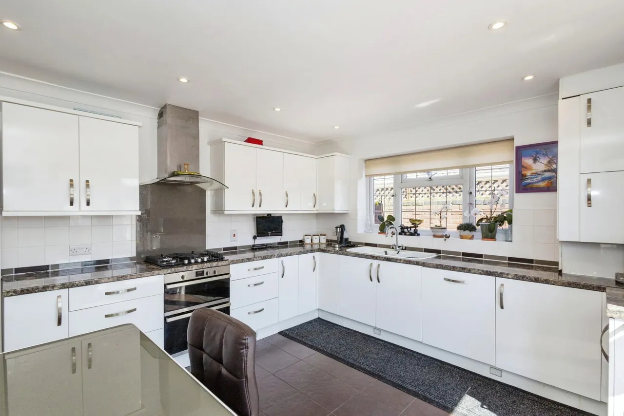 Marshall Road, Hayling Island, PO11, photo 5