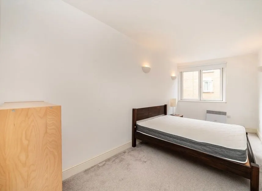 Plumbers Row, Aldgate, E1, photo 5