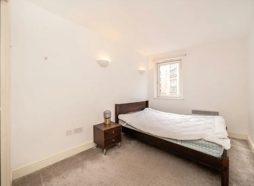 Plumbers Row, Aldgate, E1, photo 6