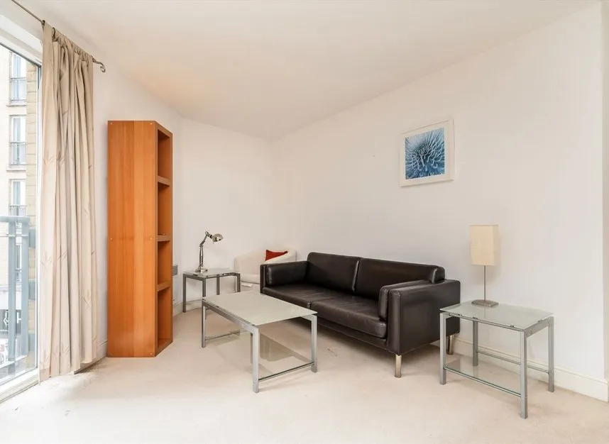 Plumbers Row, Aldgate, E1, photo 3
