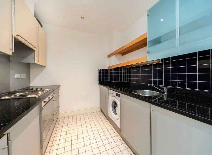 Plumbers Row, Aldgate, E1, photo 4