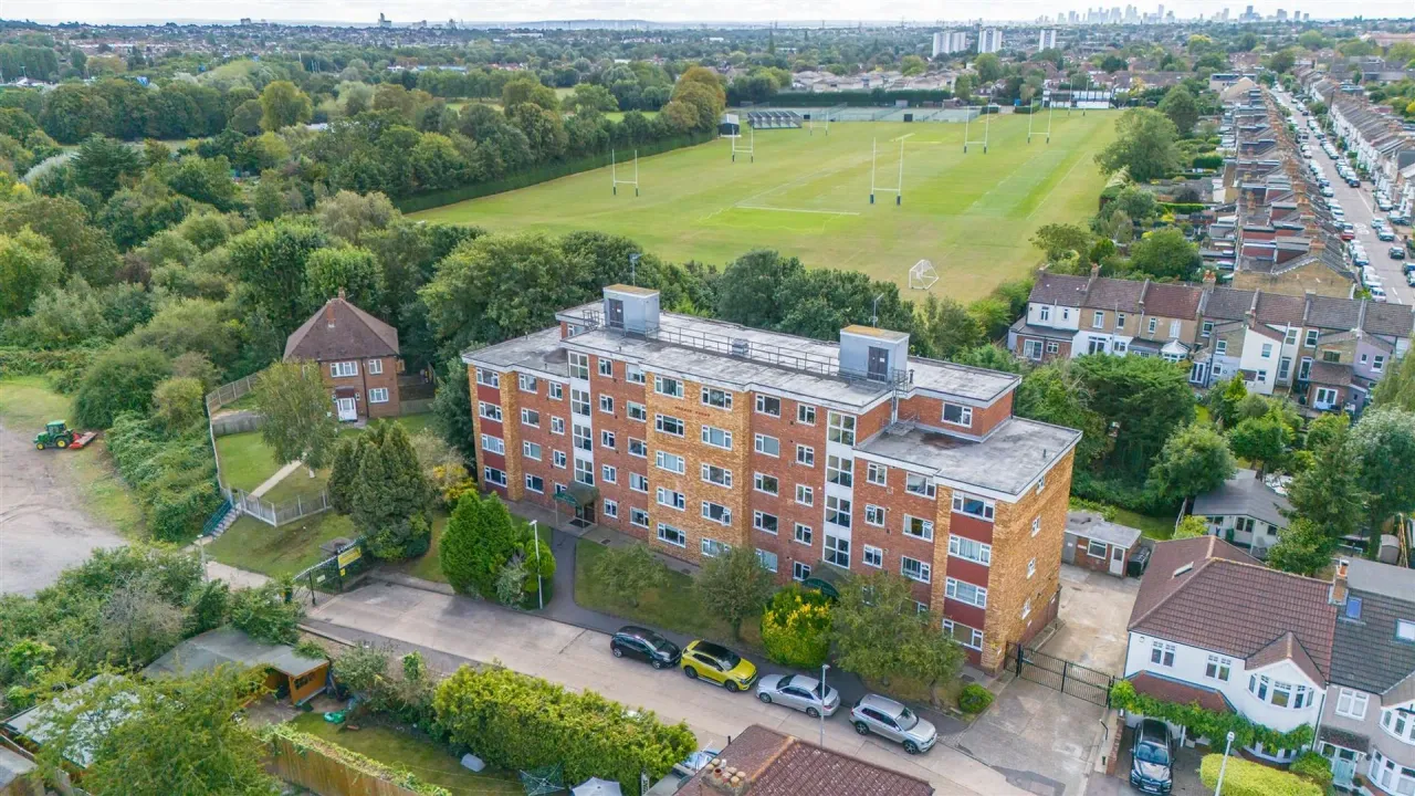 1 bed flat for sale, Durham Avenue, Woodford Green, IG8