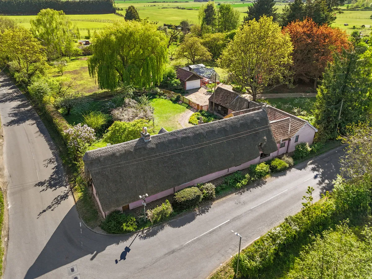 5 bed house for sale, Blunham Road, Moggerhanger Bedford, MK44
