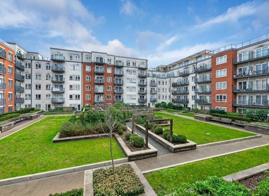 East Drive, Hendon, NW9, photo 14