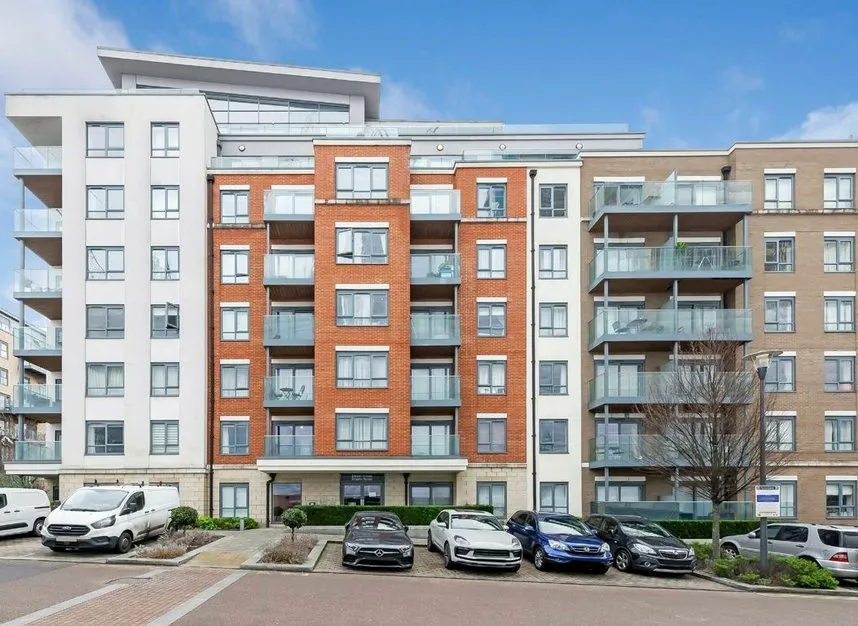 5 bed flat to rent, East Drive, Hendon, NW9