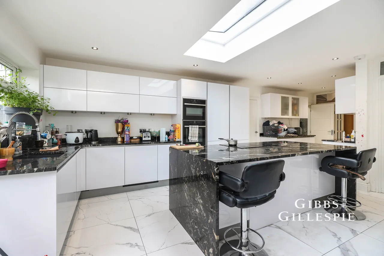 Tangmere Gardens, Northolt Fees Apply, UB5, photo 6