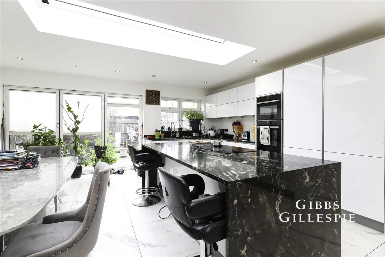 Tangmere Gardens, Northolt Fees Apply, UB5, photo 5