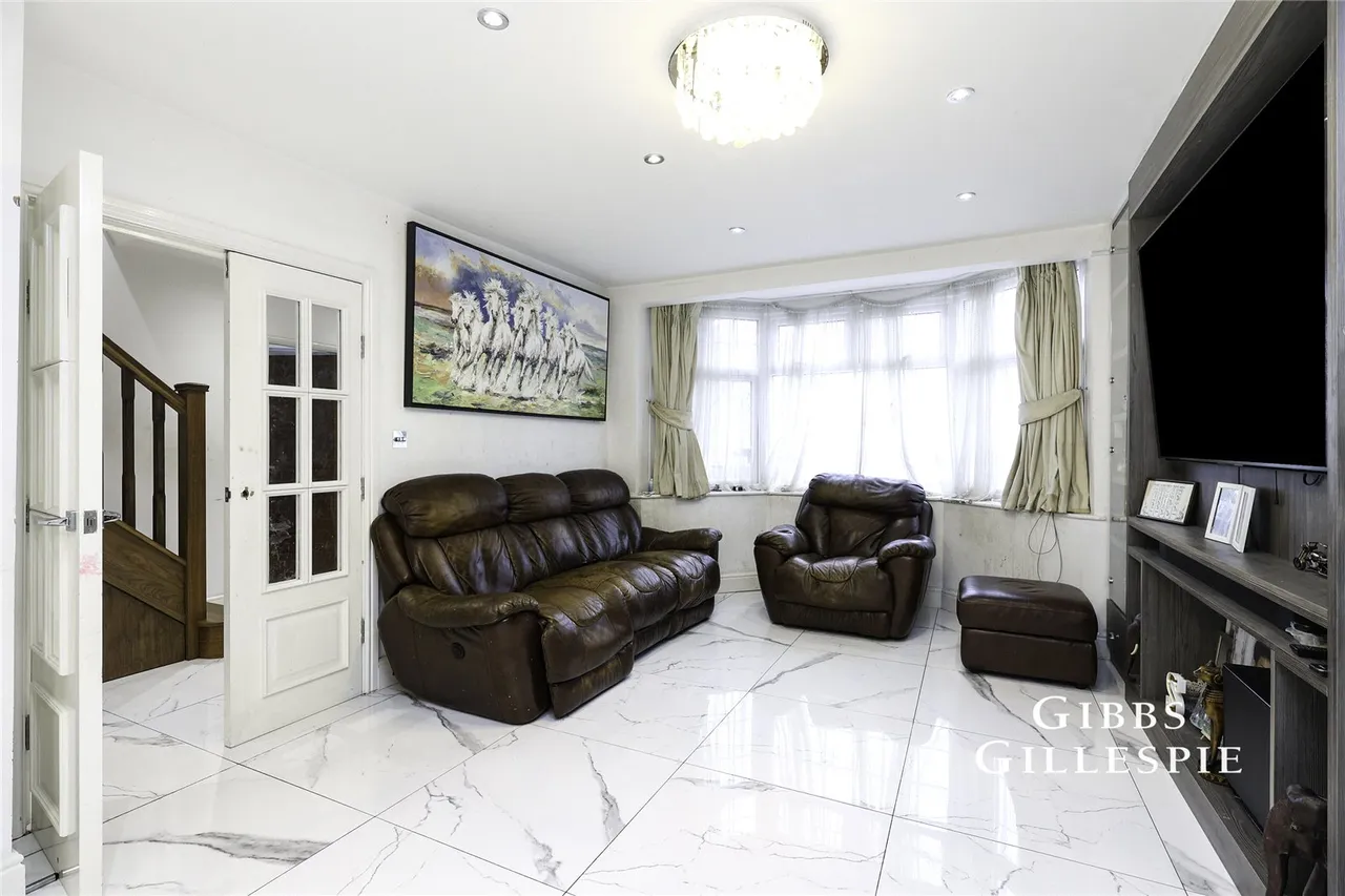 Tangmere Gardens, Northolt Fees Apply, UB5, photo 3