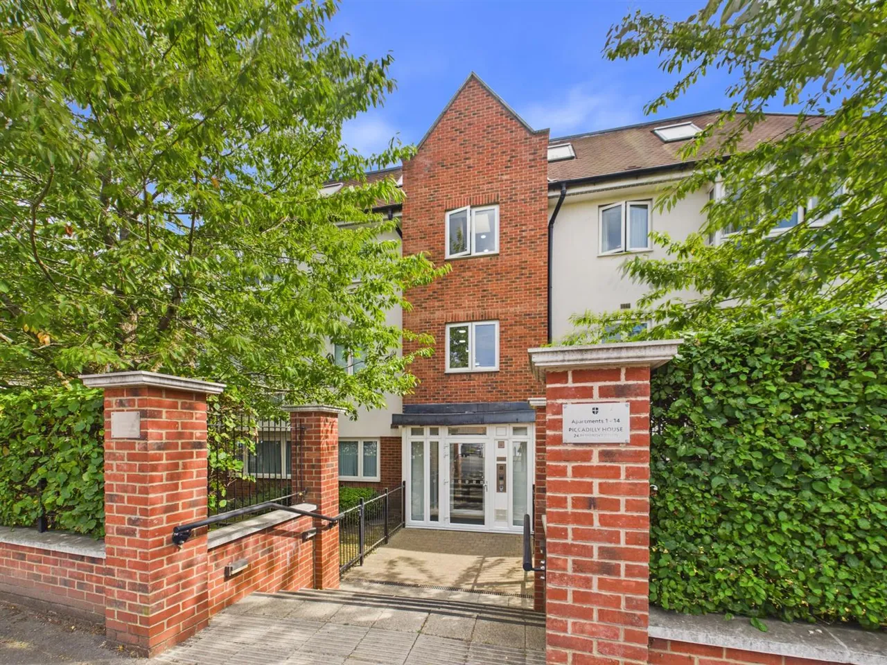 1 bed property for sale — Pembroke Road, Ruislip, HA4 8PP