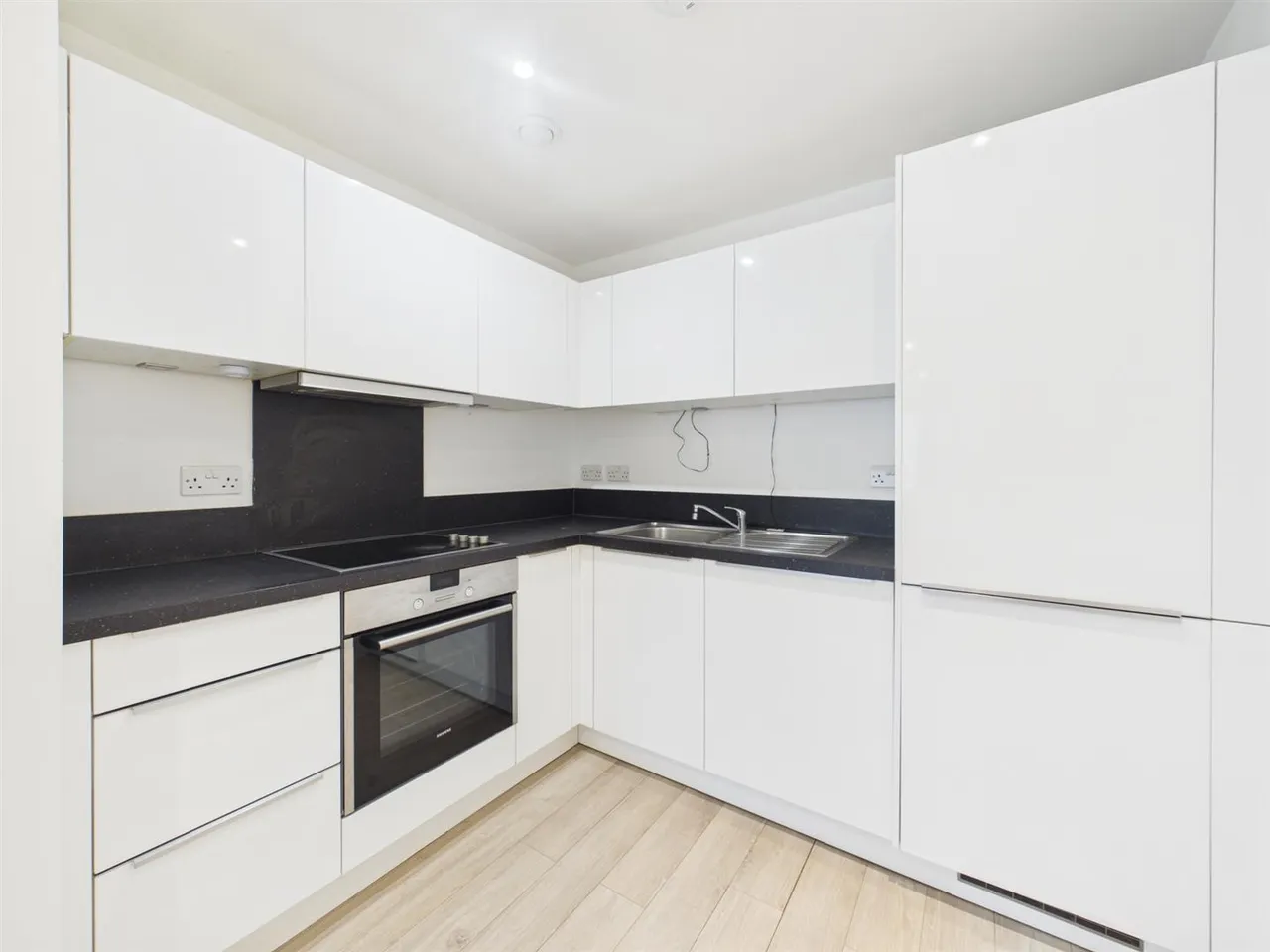 Pembroke Road, Ruislip, HA4 8PP, photo 2