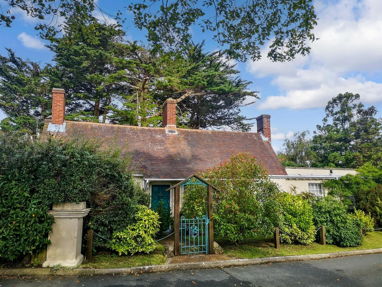 4 bed character property for sale, Yarmouth, PO41