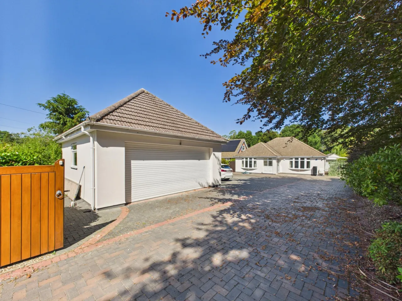 5 bed property for sale, Yarmouth Road, Lowestoft
