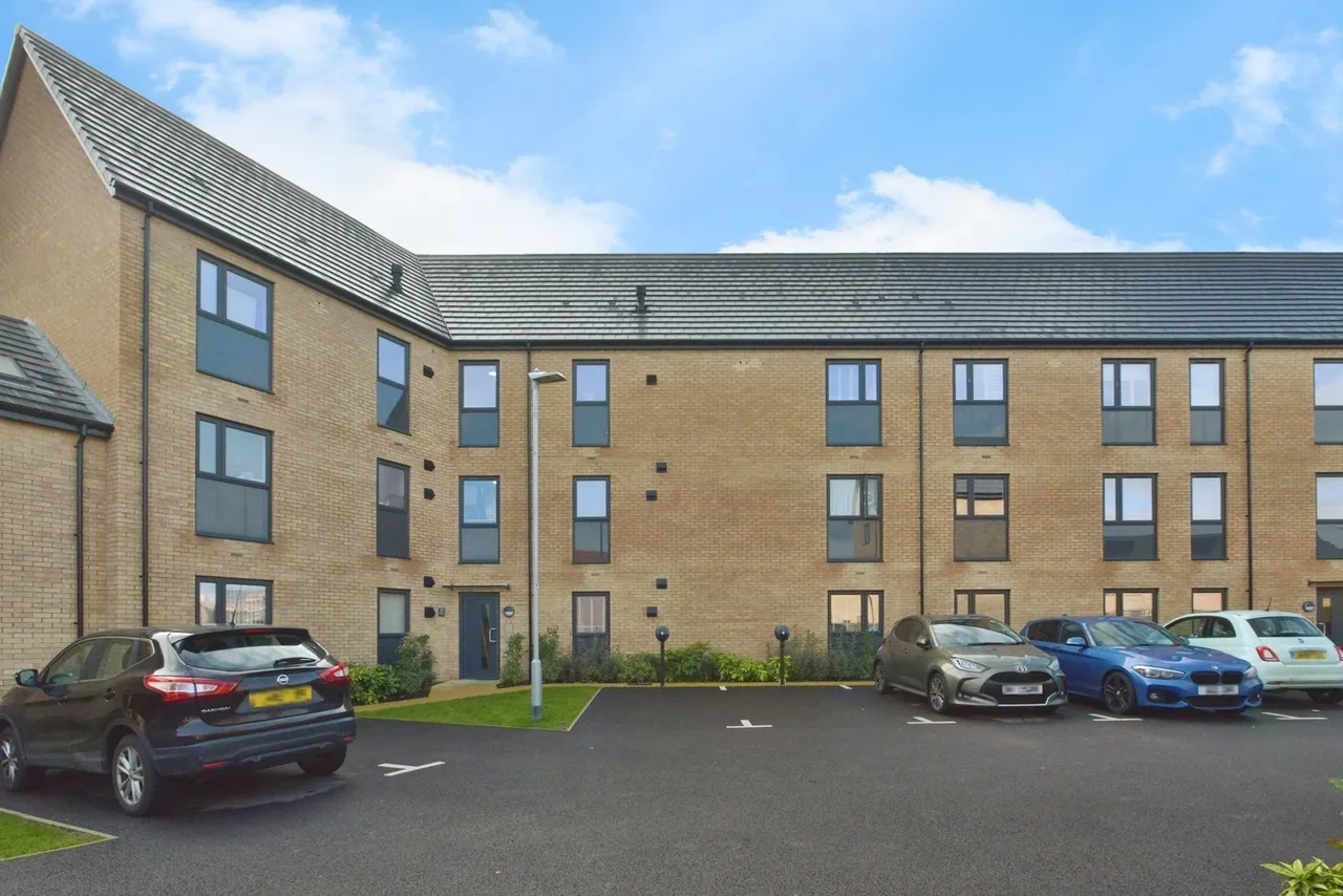 2 bed flat for sale — Shetland Drive, Whitehouse, Milton Keynes, Buckinghamshire, MK8