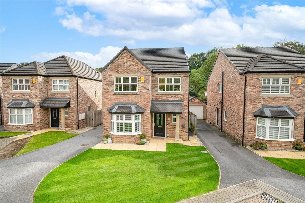 5 bed house for sale, Charlottes Vale, Kippax, LS25