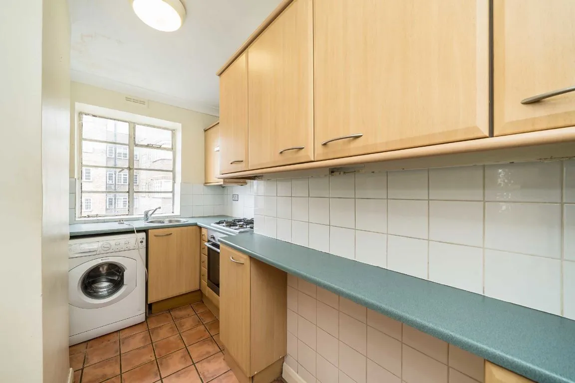 Streatham High Road, SW16, photo 4