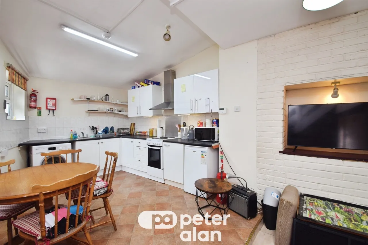 Kemble Street, Swansea, SA2, photo 8