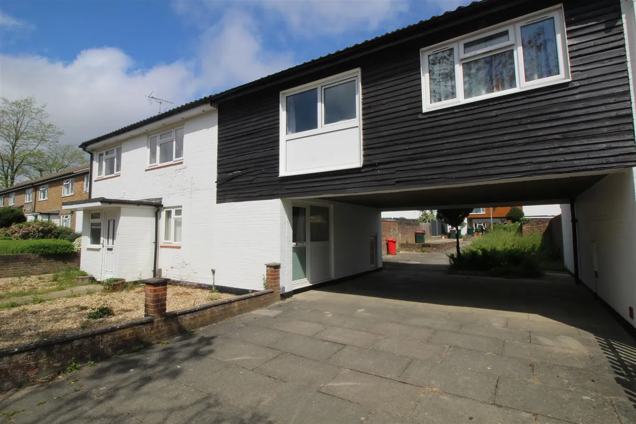 1 bed property to rent, Lamberhurst Walk, Crawley, RH10