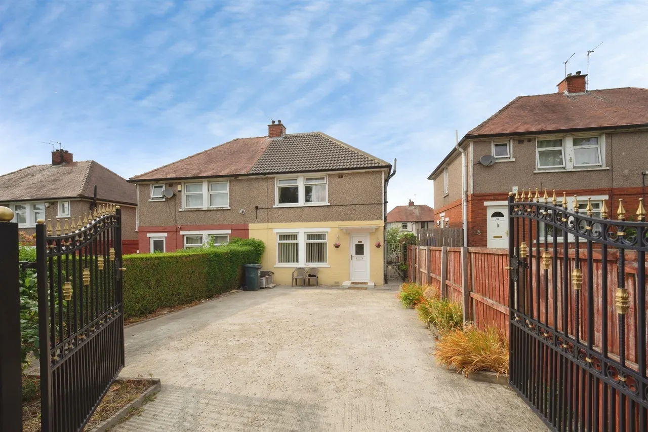 3 bed house for sale — Swain House Road, Bradford