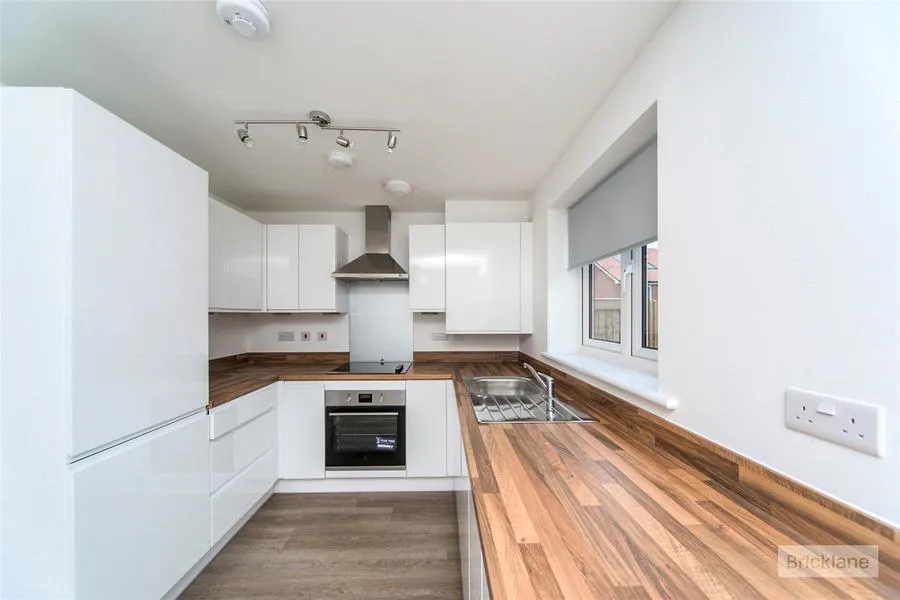 Funnell Drive, Stone Cross, BN24, photo 3