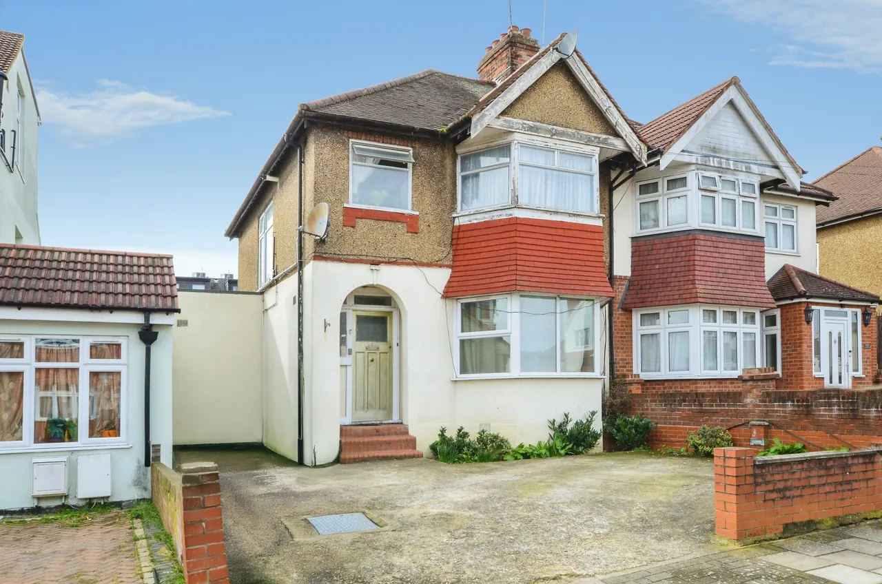 2 bed flat for sale, Vancouver Road, Edgware, HA8