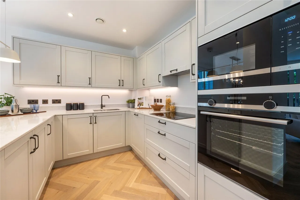 Park Avenue, London, NW2, photo 6