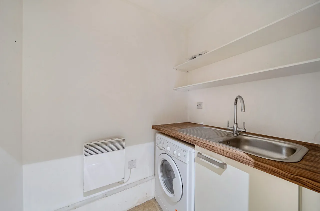 Dewsbury Road, Elland, HX5, photo 8