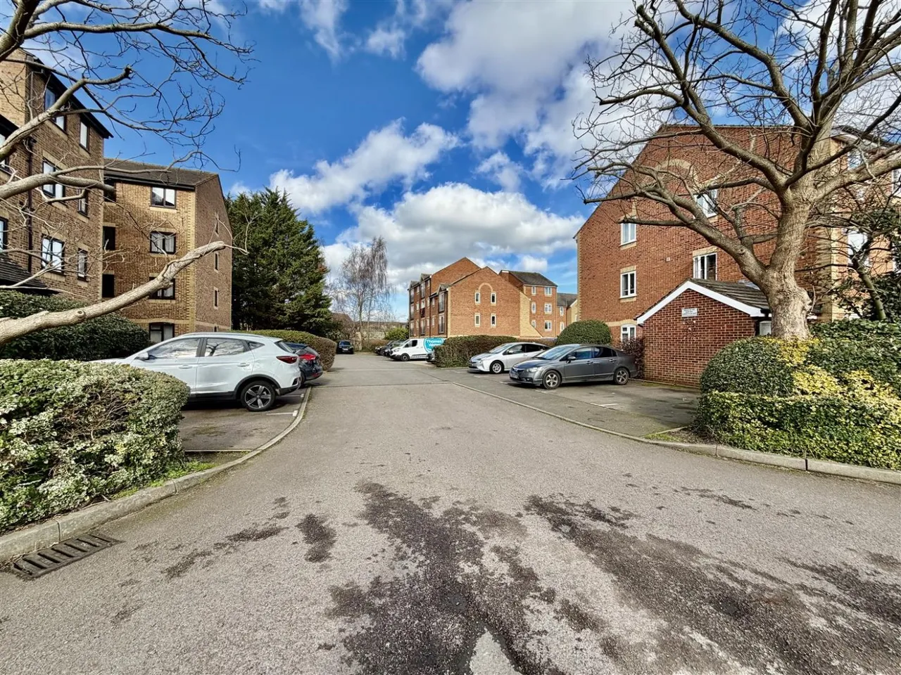 bed Apartment For SaleBurket Close, Norwood Green, UB2, photo 7