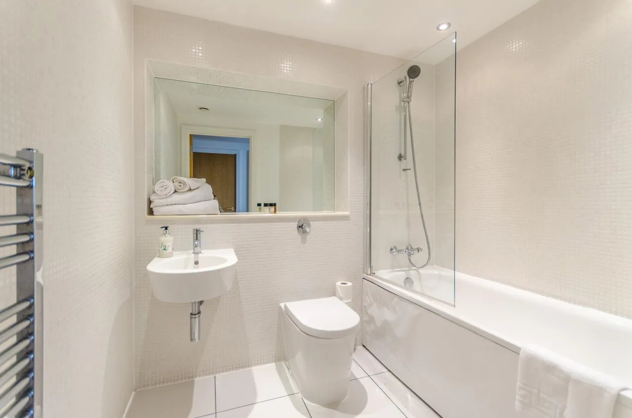 Flat 105 Denison House, 20 Lanterns Way, London, photo 7