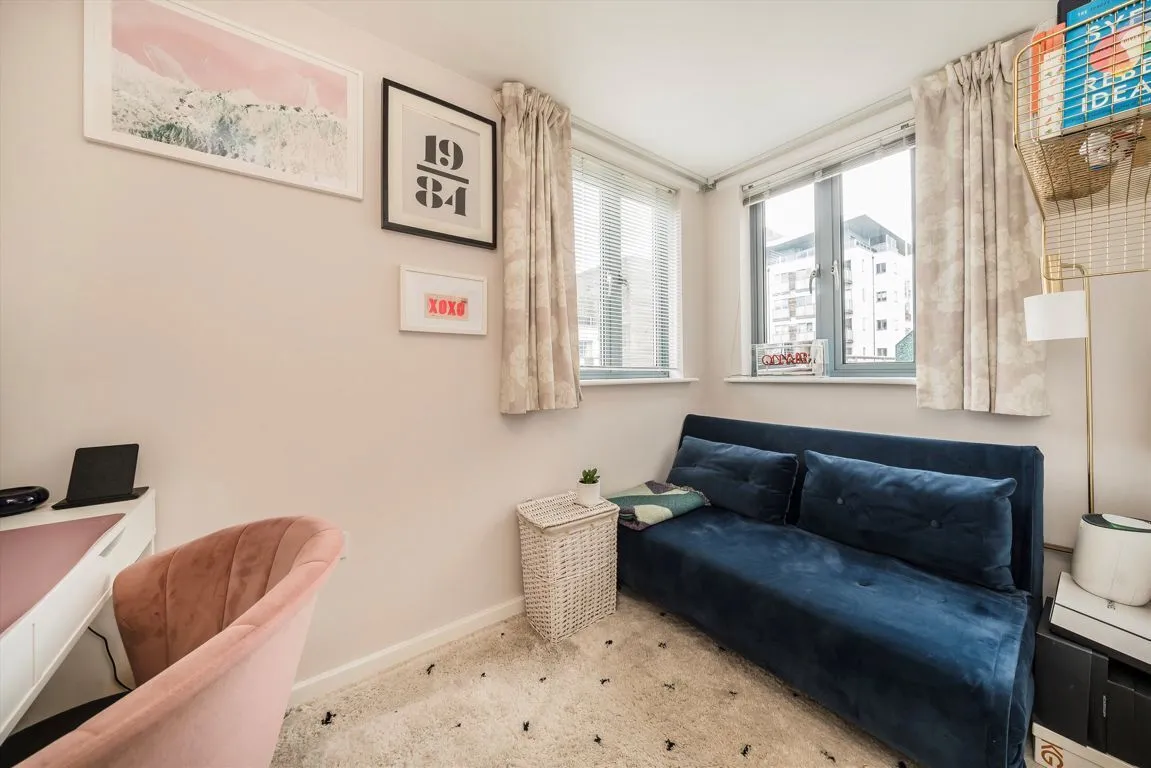Agate Close, NW10, photo 5