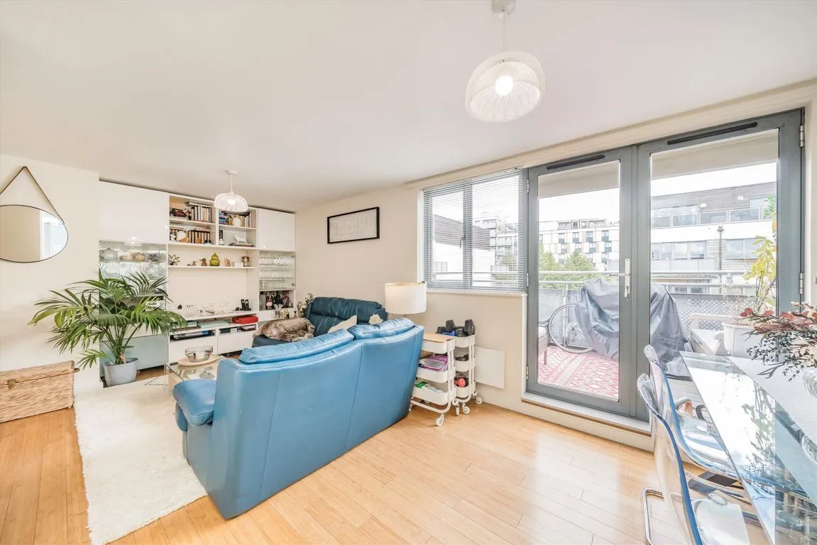 2 bed property for sale, Agate Close, NW10