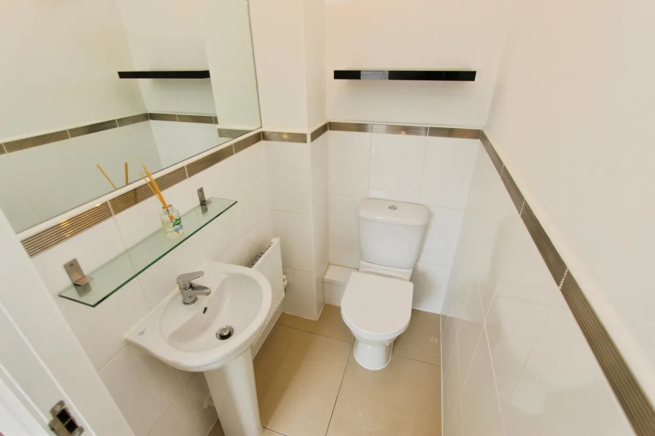 Bye Pass Road, Beeston, NG9, photo 8