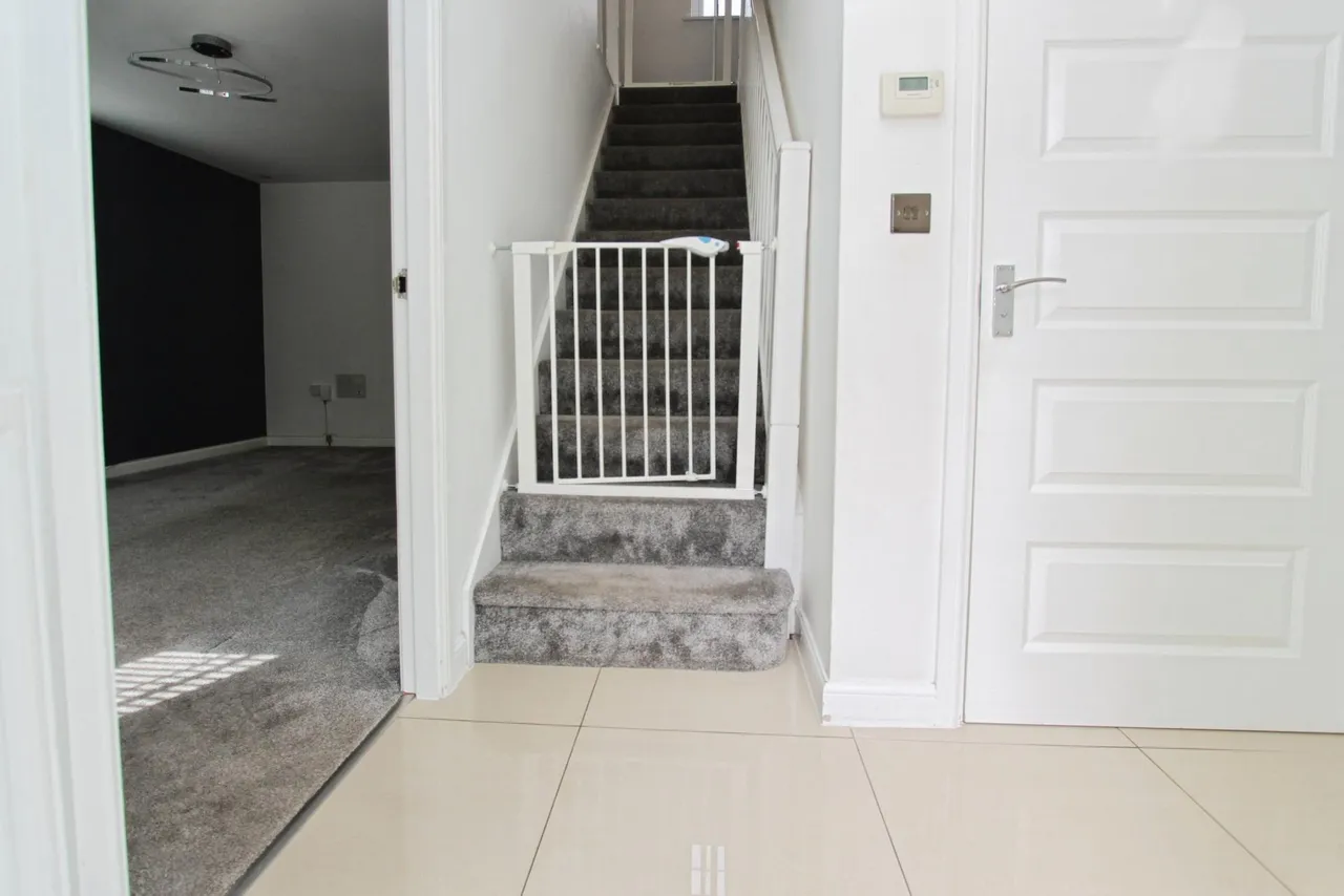 Bye Pass Road, Beeston, NG9, photo 7