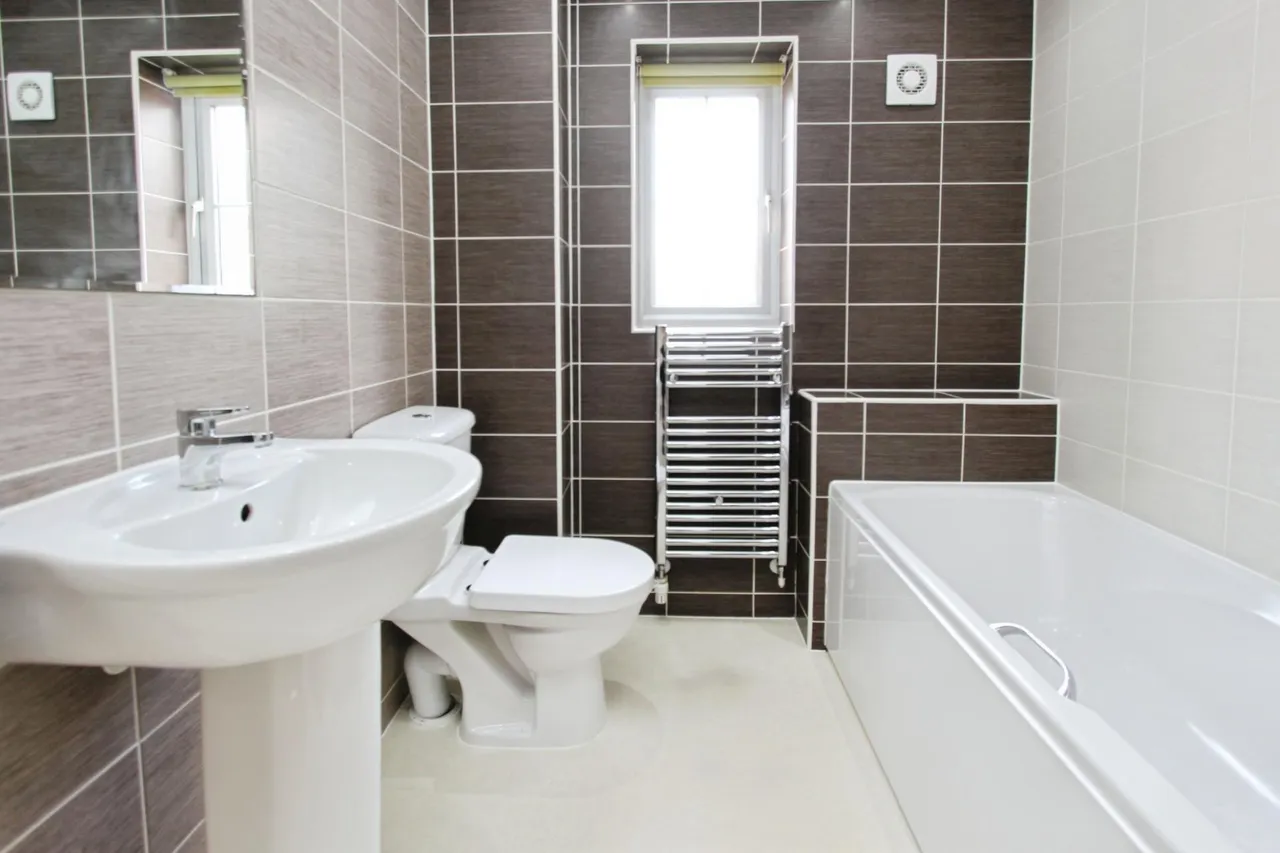 Bye Pass Road, Beeston, NG9, photo 18