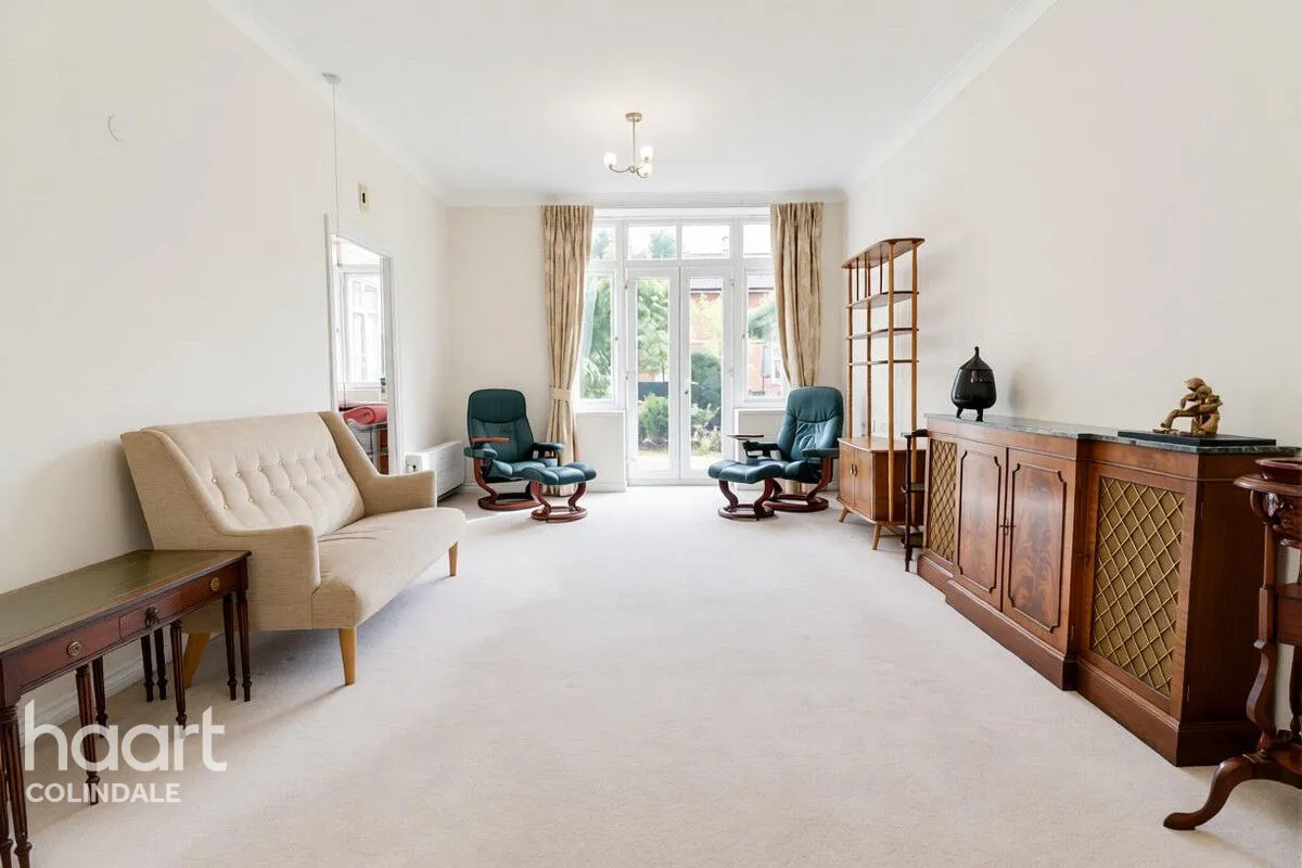 Langstone Way, NW7, photo 2
