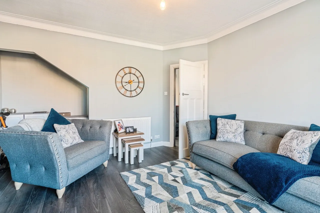 Meadowlands Avenue, Barrow-In-Furness, LA13, photo 4