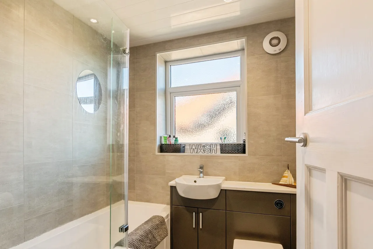 Meadowlands Avenue, Barrow-In-Furness, LA13, photo 5