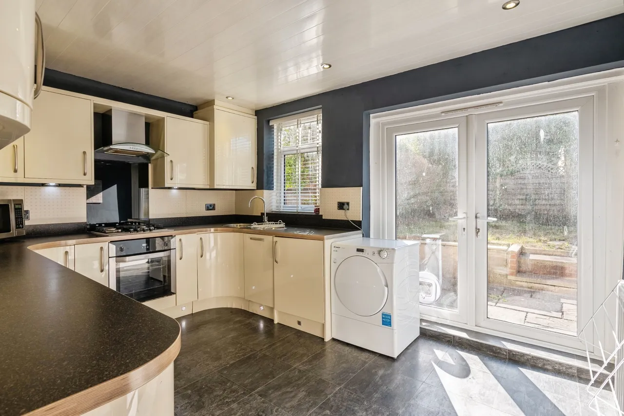 Meadowlands Avenue, Barrow-In-Furness, LA13, photo 9