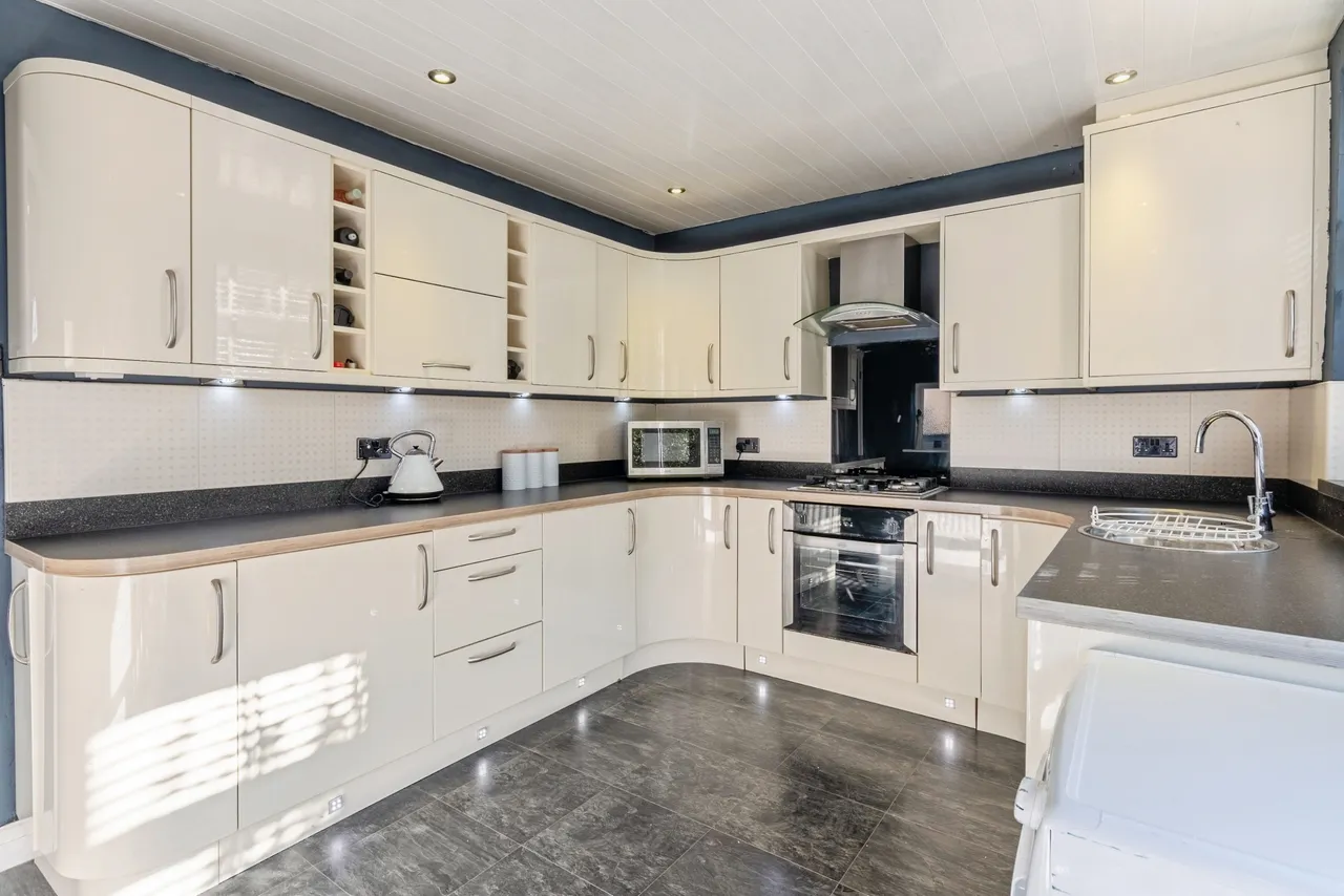 Meadowlands Avenue, Barrow-In-Furness, LA13, photo 8