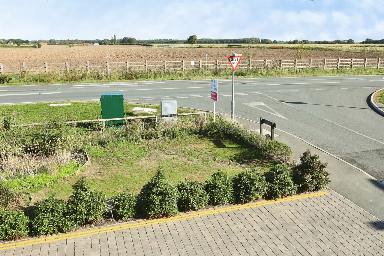 Wallis Grove, Harworth, DN11, photo 18
