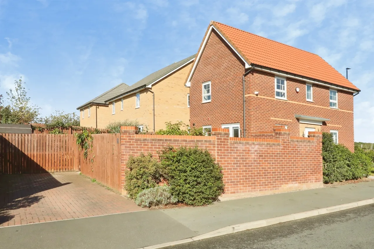 Wallis Grove, Harworth, DN11, photo 17