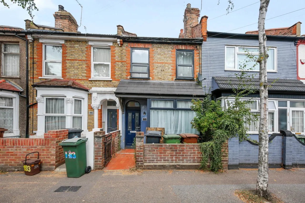 2 bed house for sale, Brookscroft Road, Walthamstow, E17