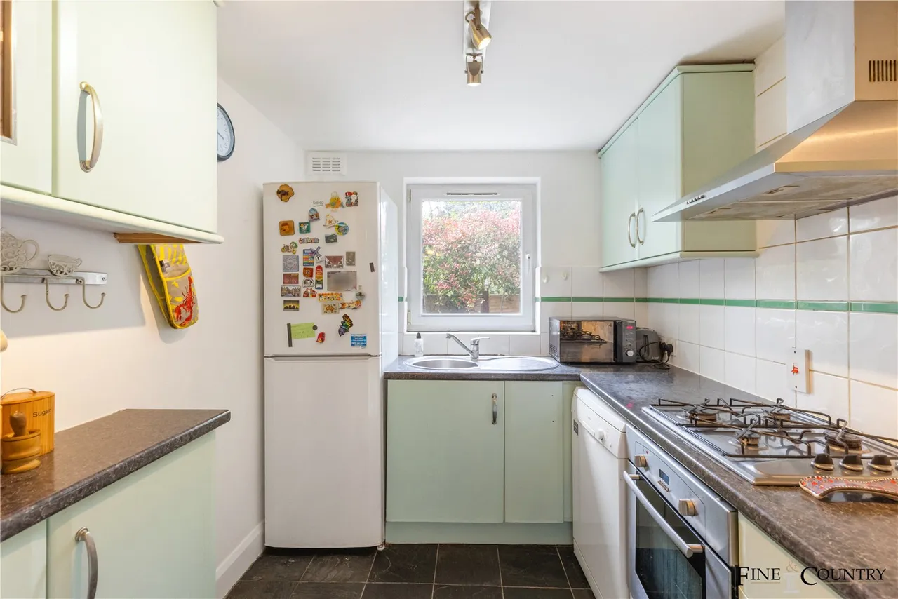 Minster Road, London, photo 8