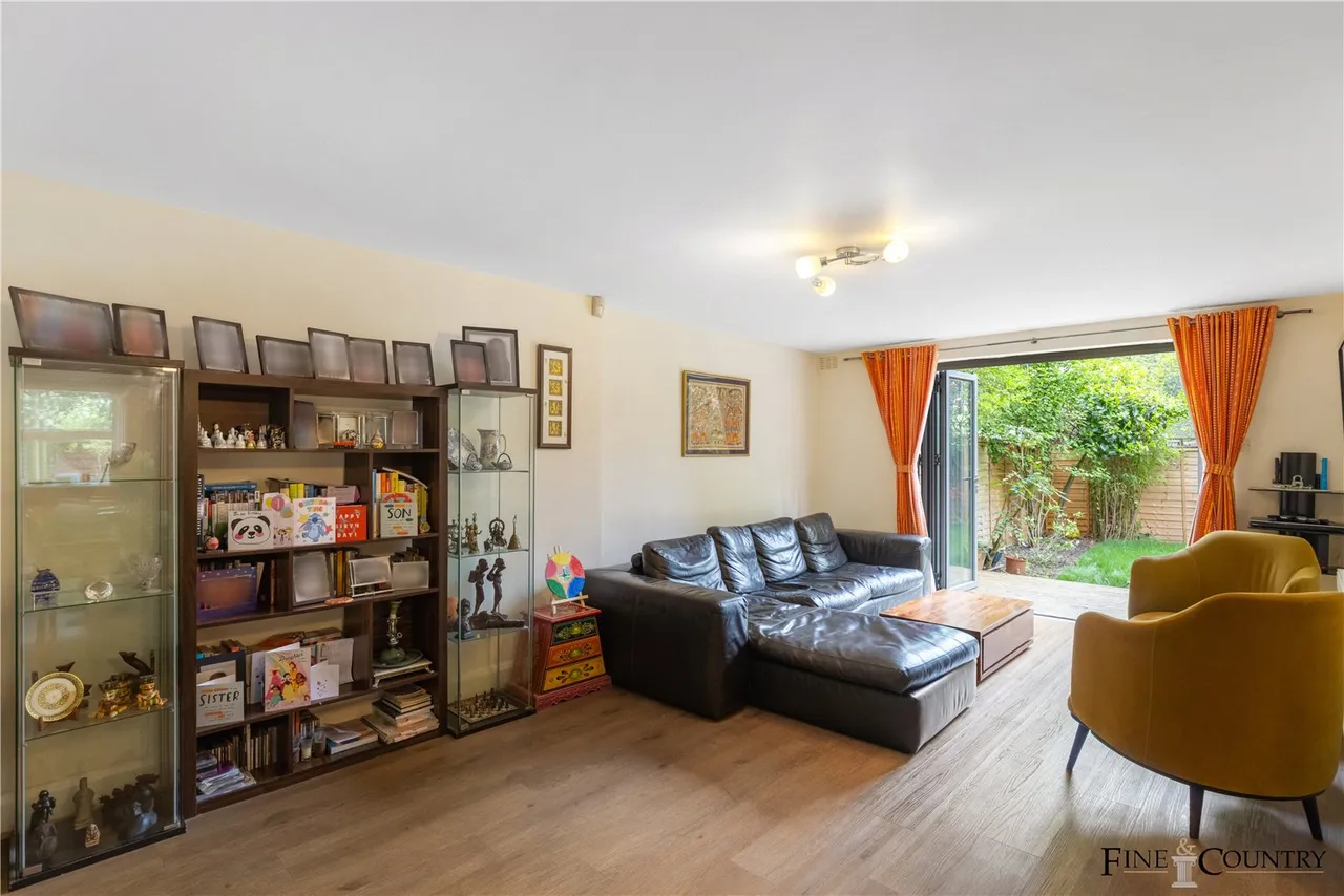 Minster Road, London, photo 9